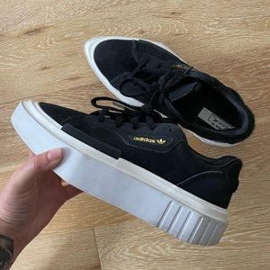 Adidas Hypersleek Sneaker